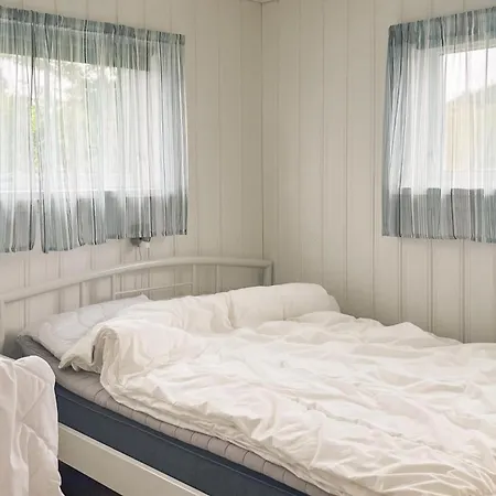 بيت للعطل Beautiful In Sjernaroy With House Sea View